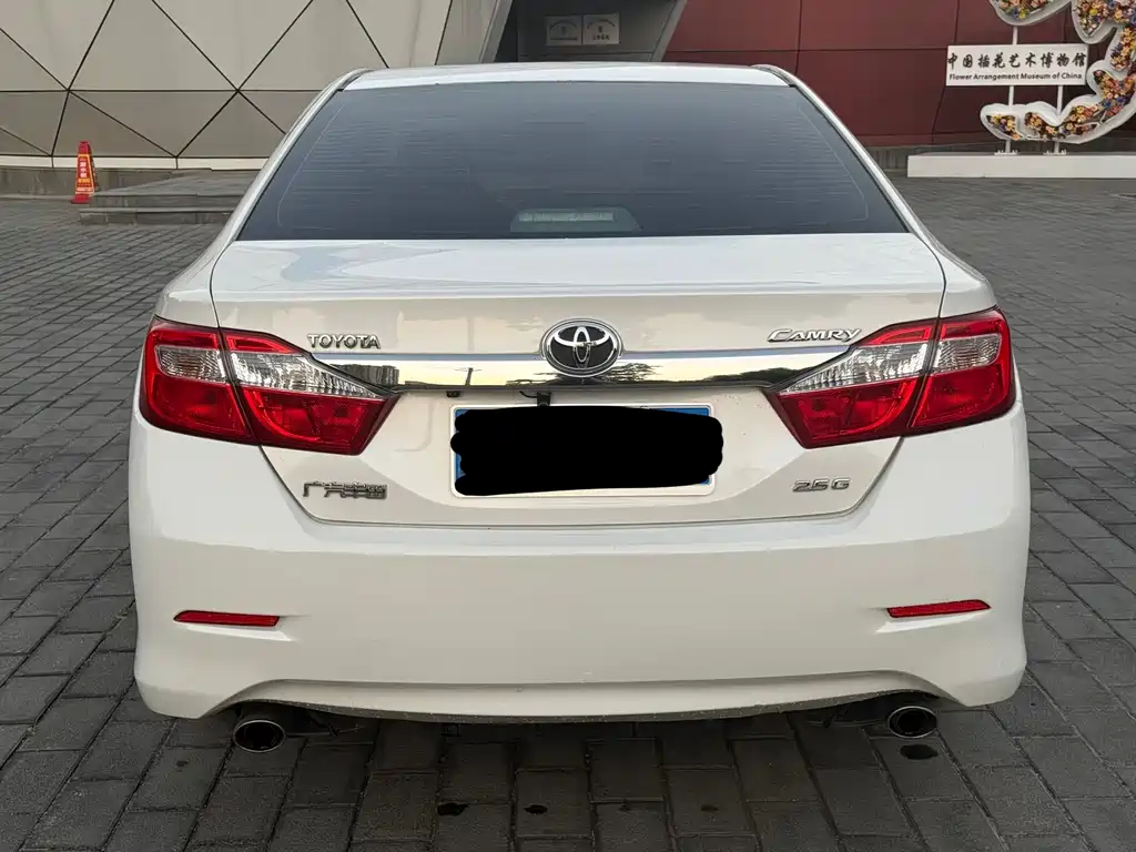Toyota Camry — миниатюра 5
