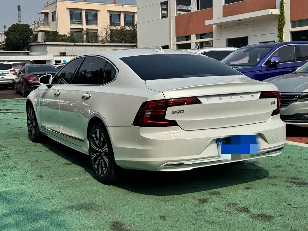 Volvo S90 — миниатюра 10