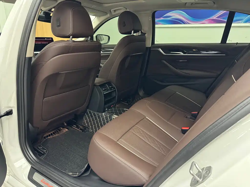 BMW 5 Series — миниатюра 9