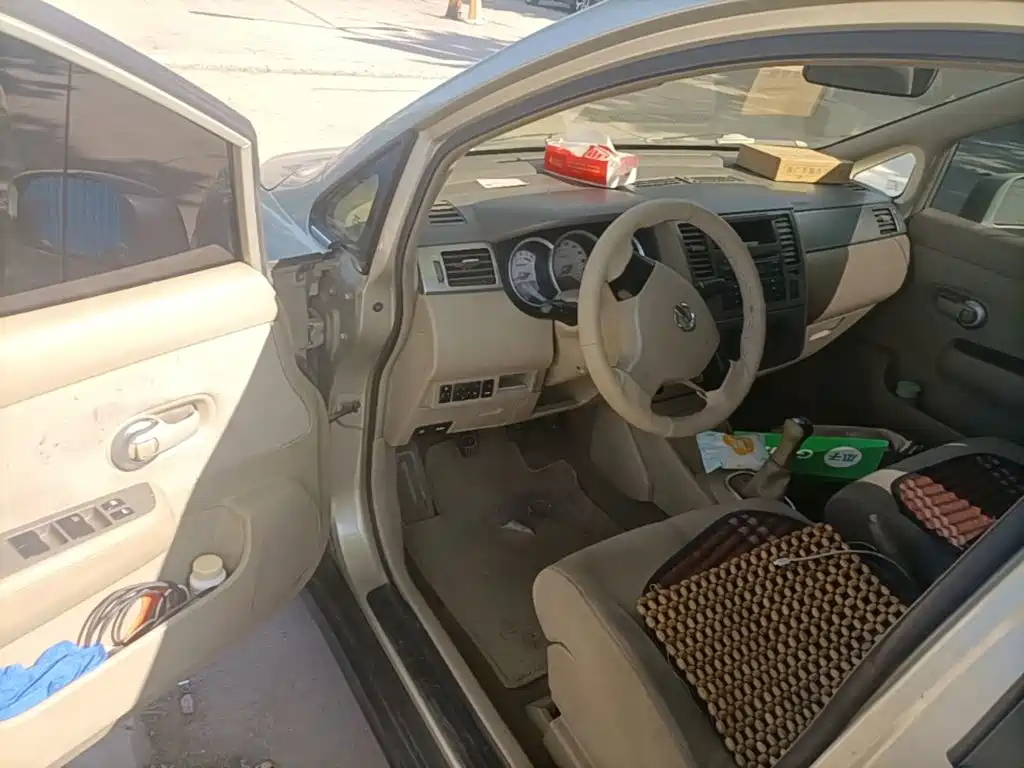 Nissan Tiida — миниатюра 16