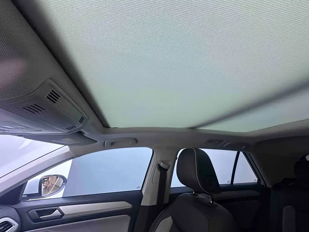 VOLKSWAGEN T ROC EXPLORING SONGS