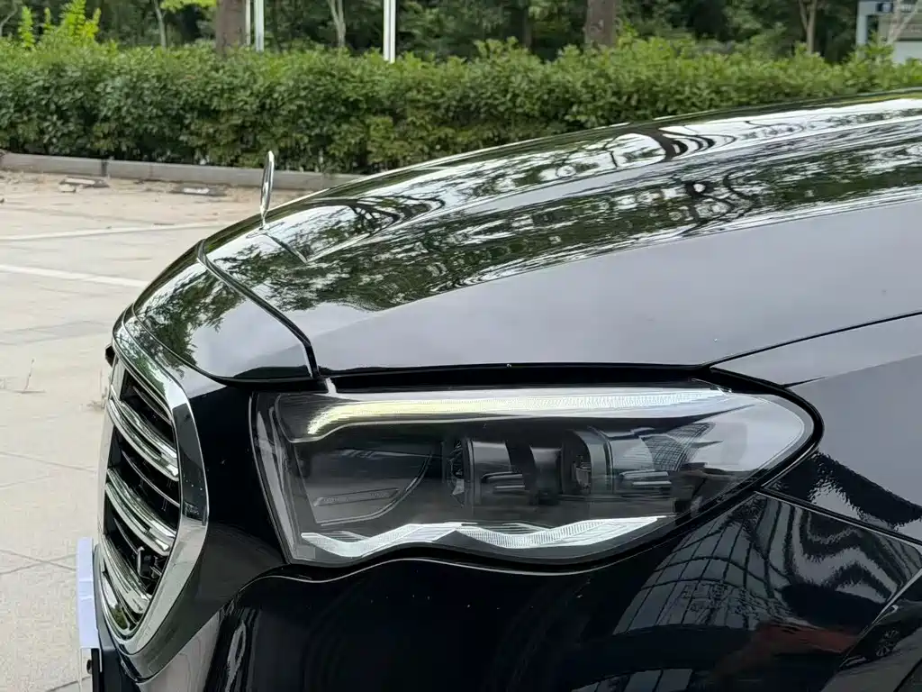 Mercedes-Benz E-Class — миниатюра 6