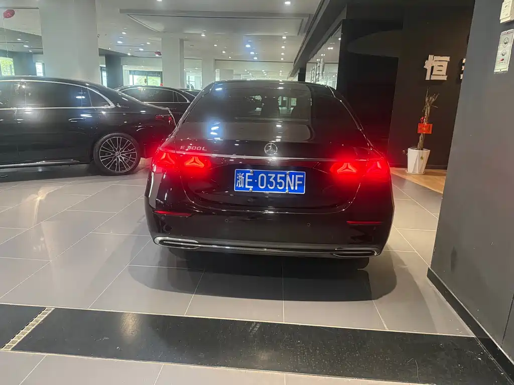 Mercedes-Benz E-Class — миниатюра 5