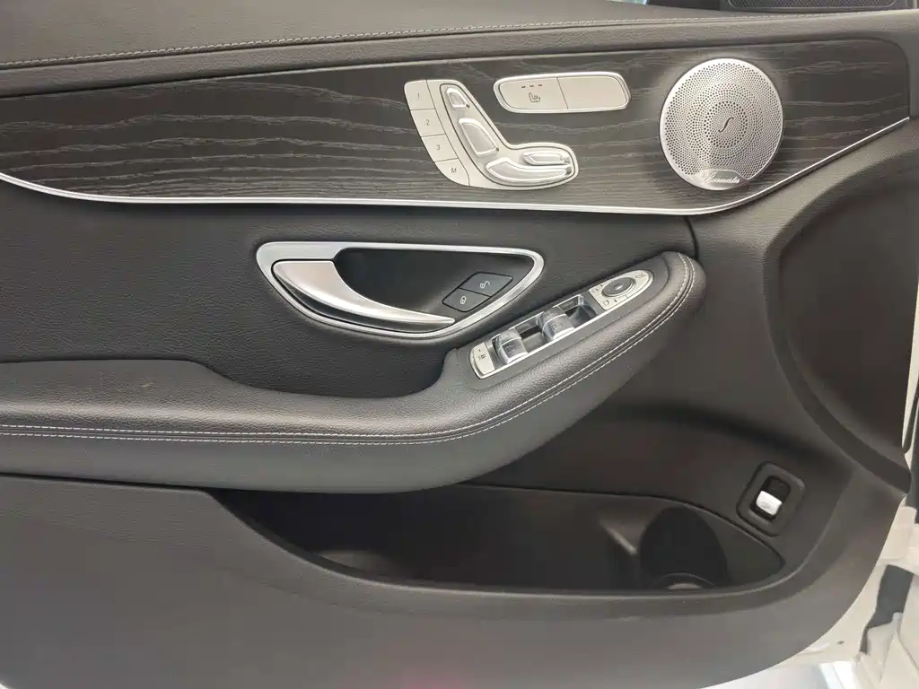 Mercedes-Benz C-Class — миниатюра 3