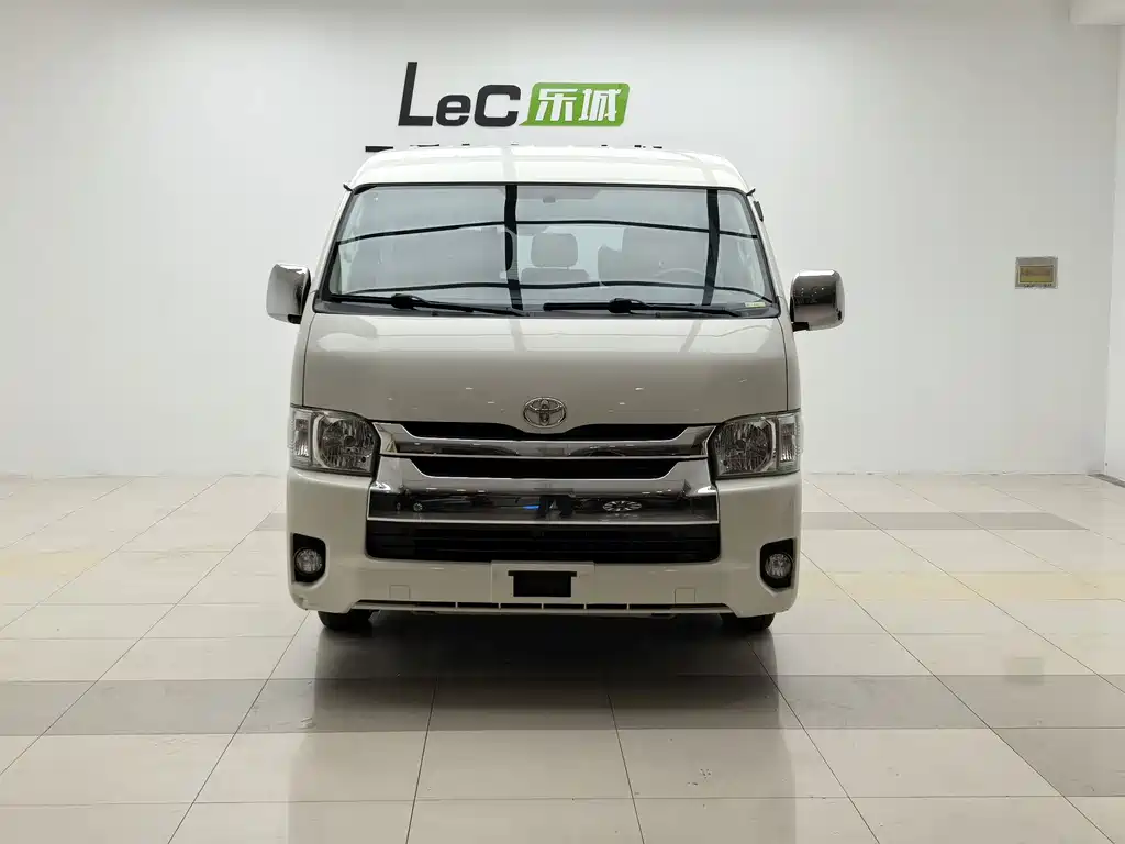 Toyota Hiace — миниатюра 3