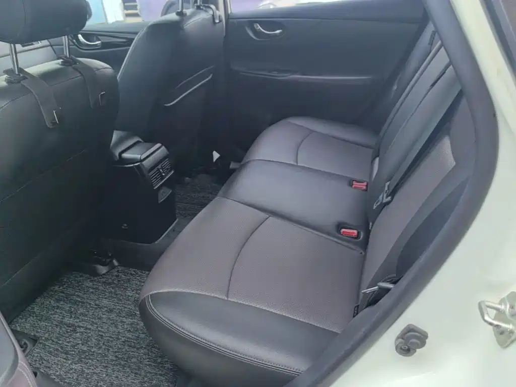 Nissan Tiida — миниатюра 17