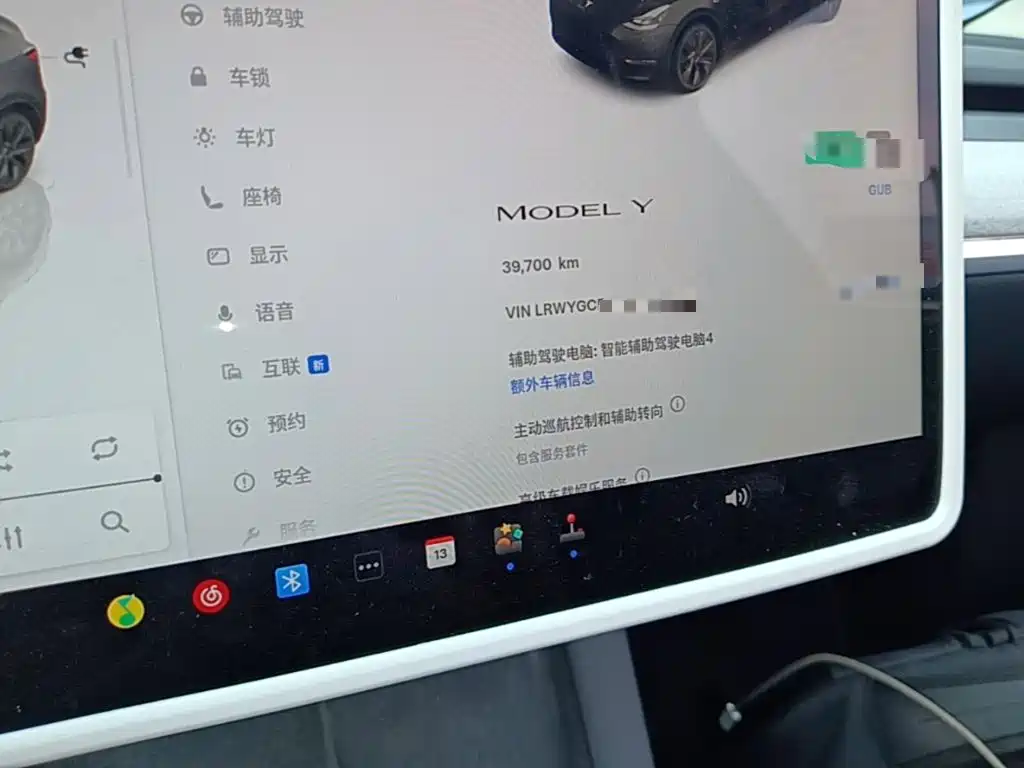 Tesla Model Y — миниатюра 12