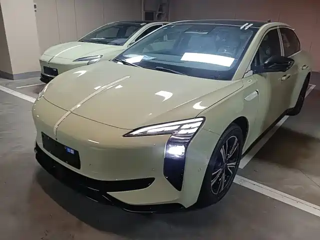 2026 Hongqi EH7