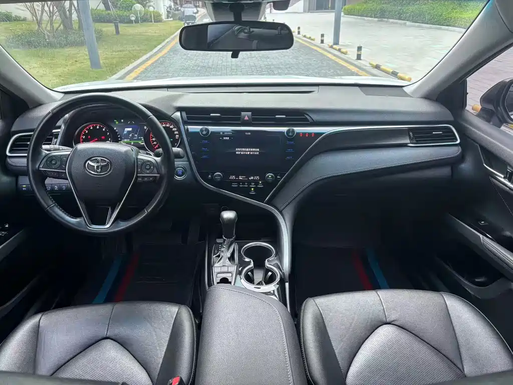 Toyota Camry — миниатюра 9