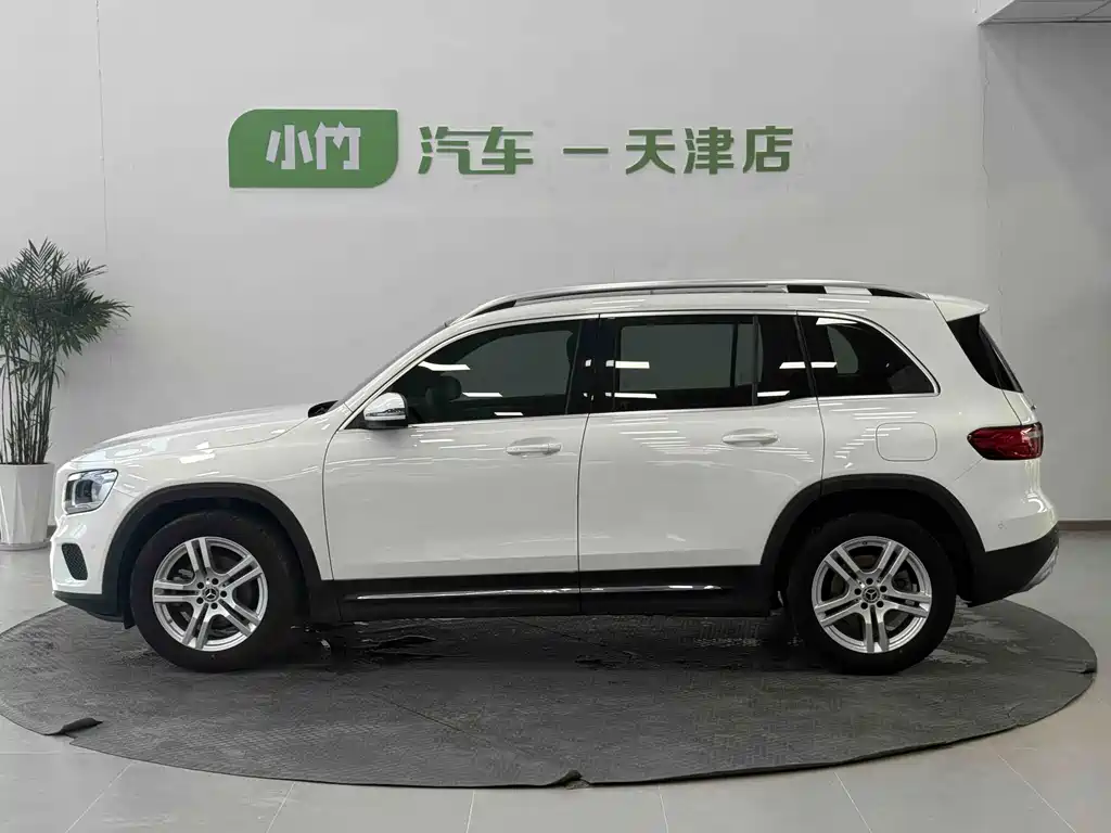 Mercedes-Benz GLB — миниатюра 8