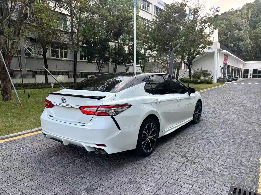 Toyota Camry — миниатюра 4