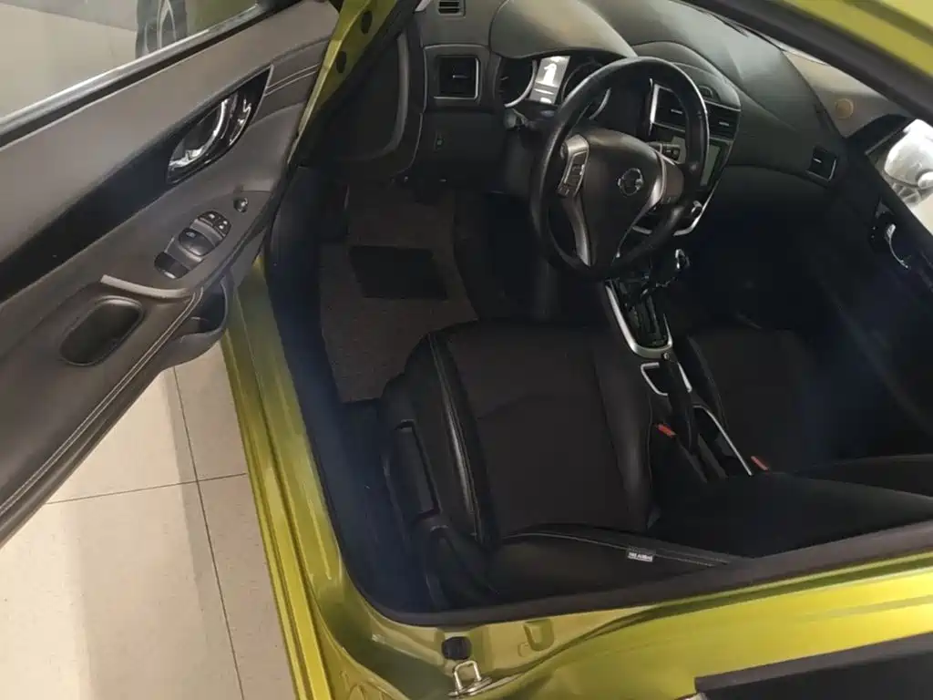 Nissan Tiida — миниатюра 16