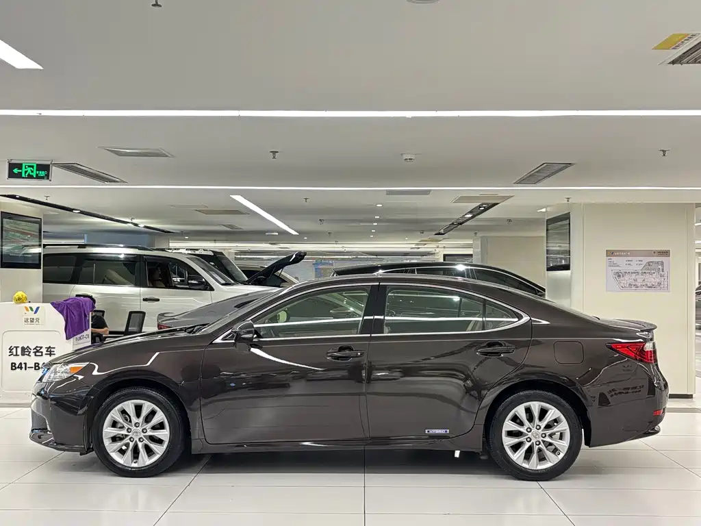 Lexus ES — миниатюра 4