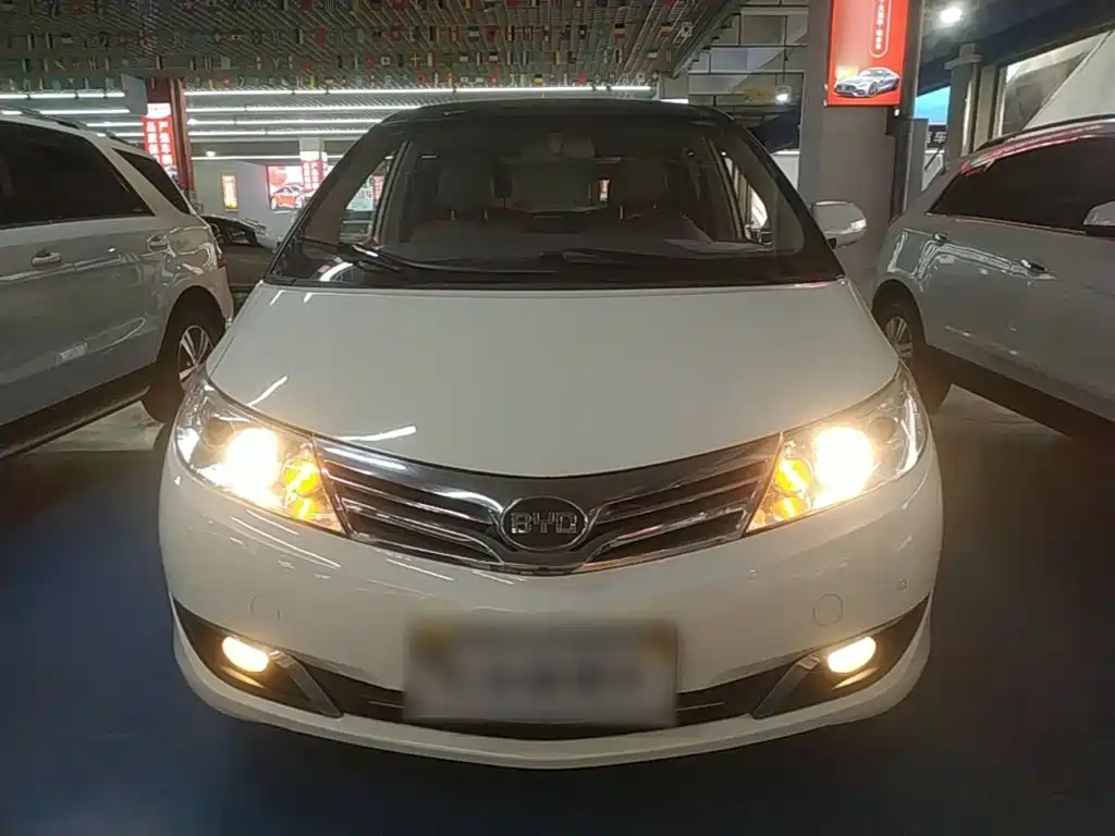 BYD M6 — миниатюра 3
