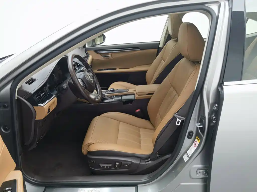 Lexus ES — миниатюра 10