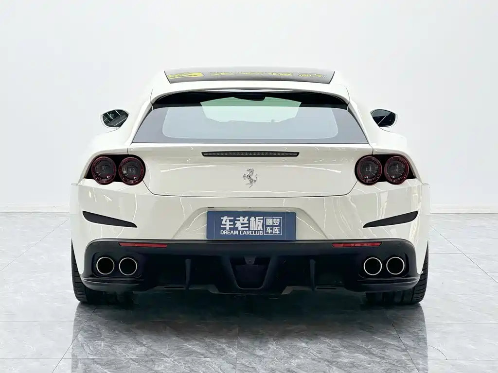 FERRARI GTC4LUSSO