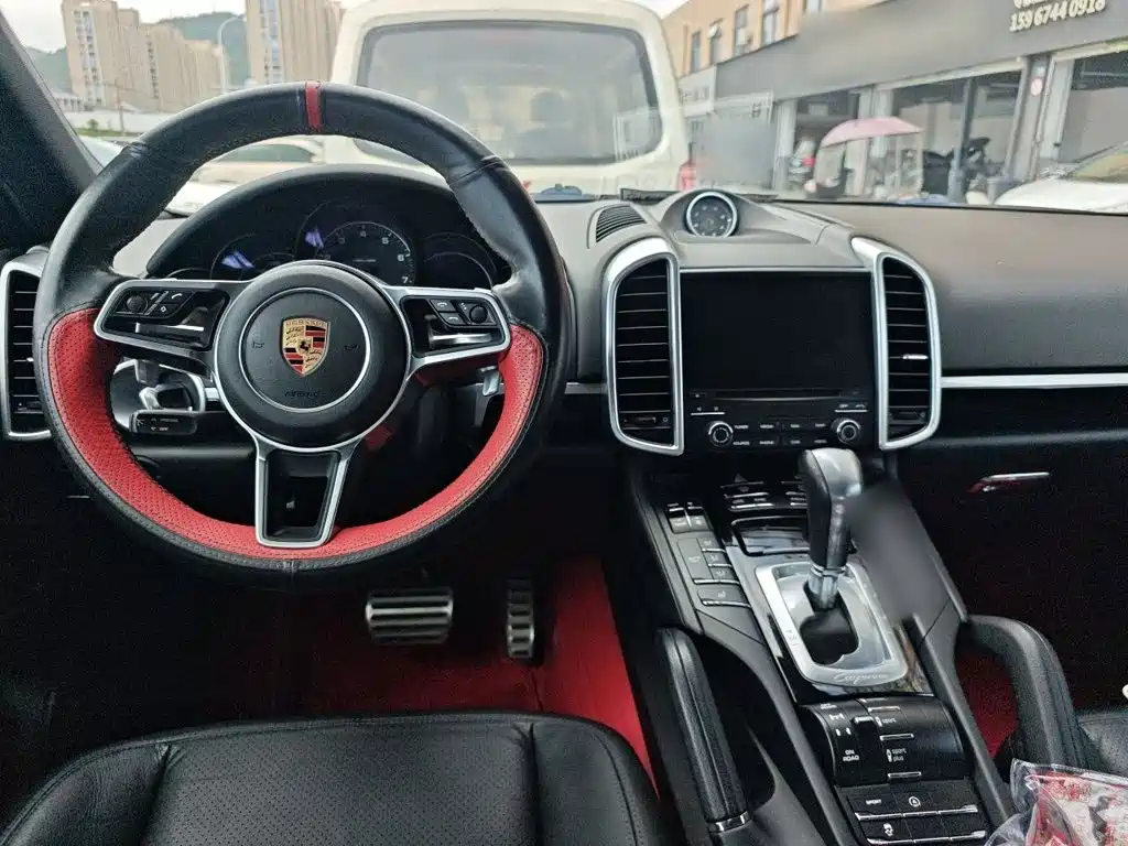 Porsche Cayenne — миниатюра 10