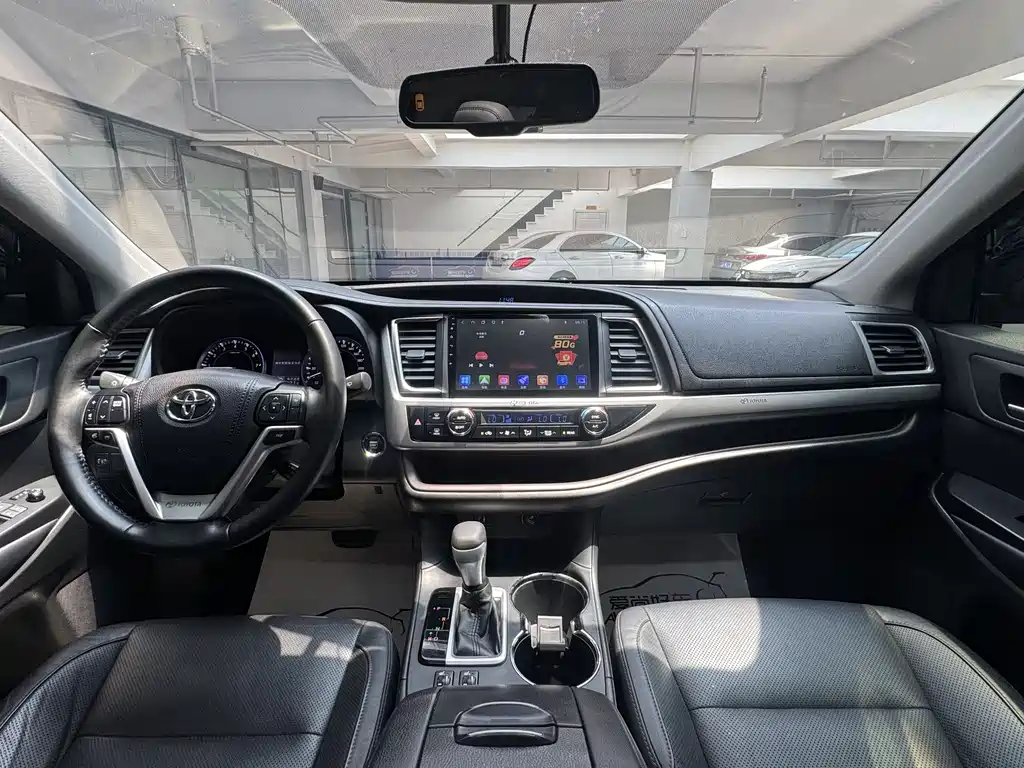 Toyota Highlander 2017 2.0T Luxury 7 мест