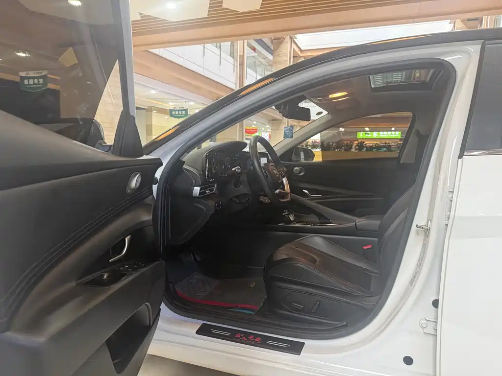 Hyundai Elantra — миниатюра 7