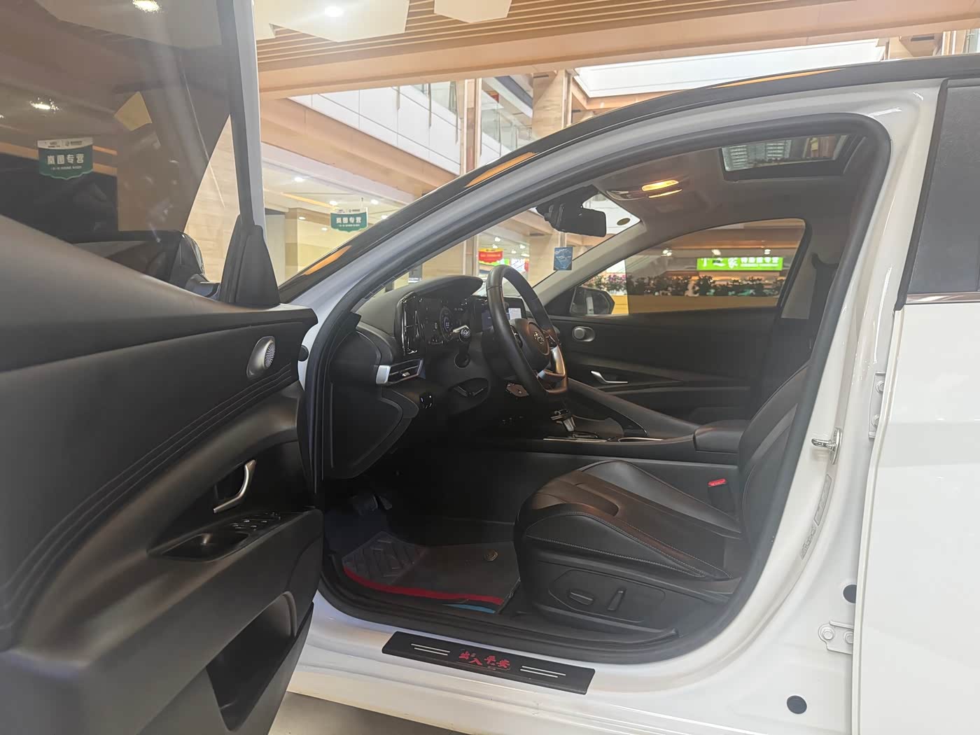 Hyundai Elantra 1.5 л 2022 г. Белый, пробег 38000 км