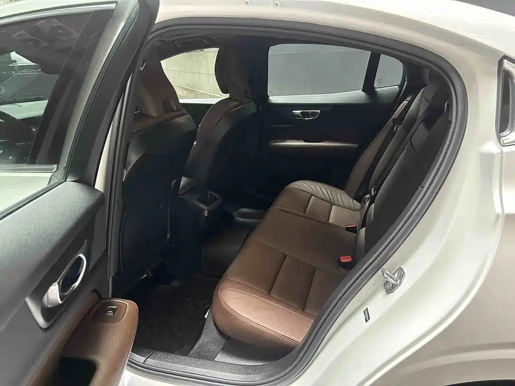 Volvo S60 2022 B4 Luxury