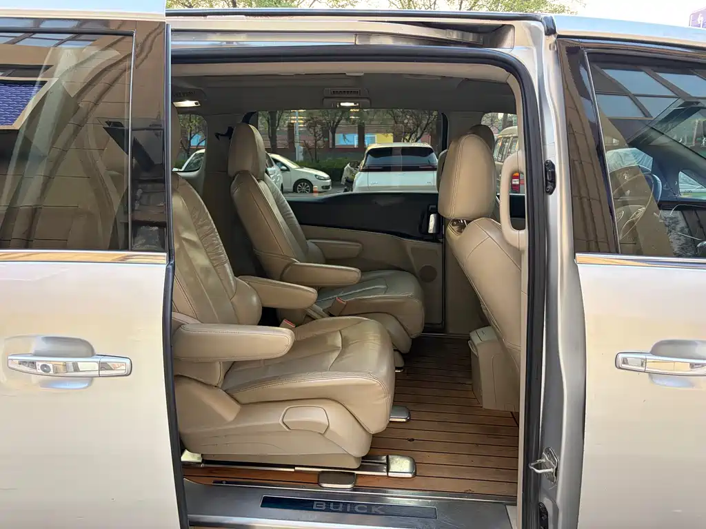 Buick GL8 — миниатюра 10