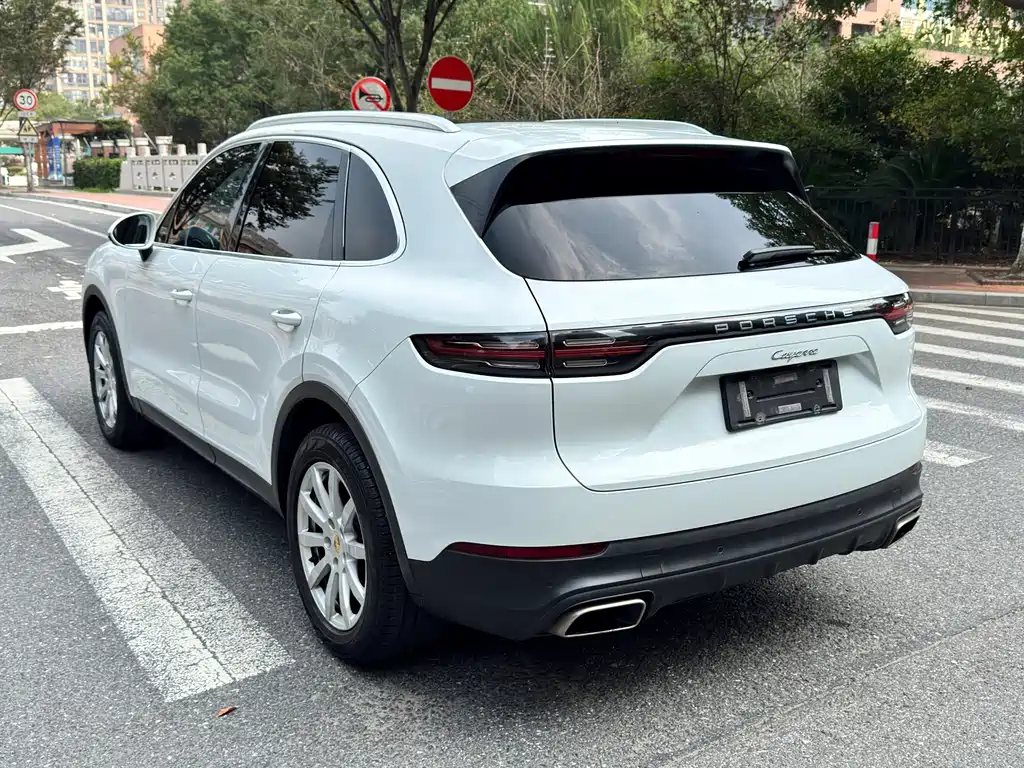 Porsche Cayenne — миниатюра 6