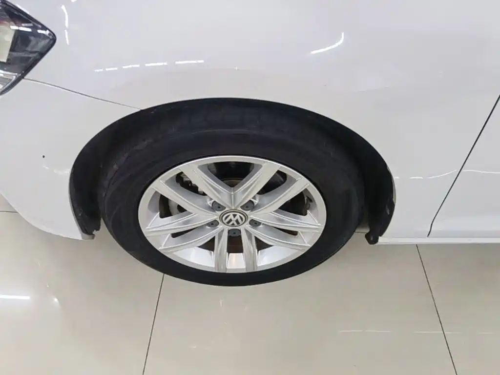Volkswagen Golf — миниатюра 23