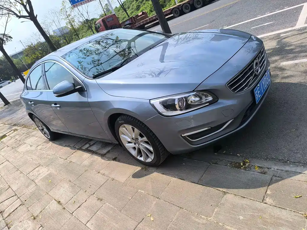 Volvo S60 — миниатюра 3
