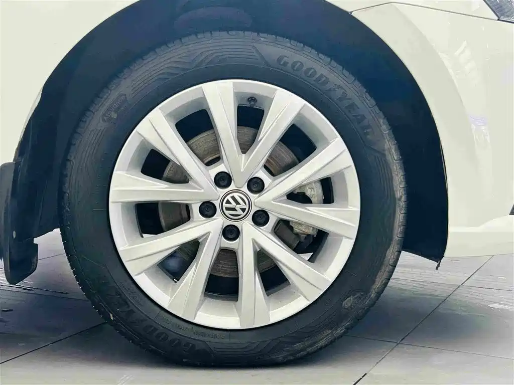 Volkswagen Lavida 2015 1.6L AT Comfort