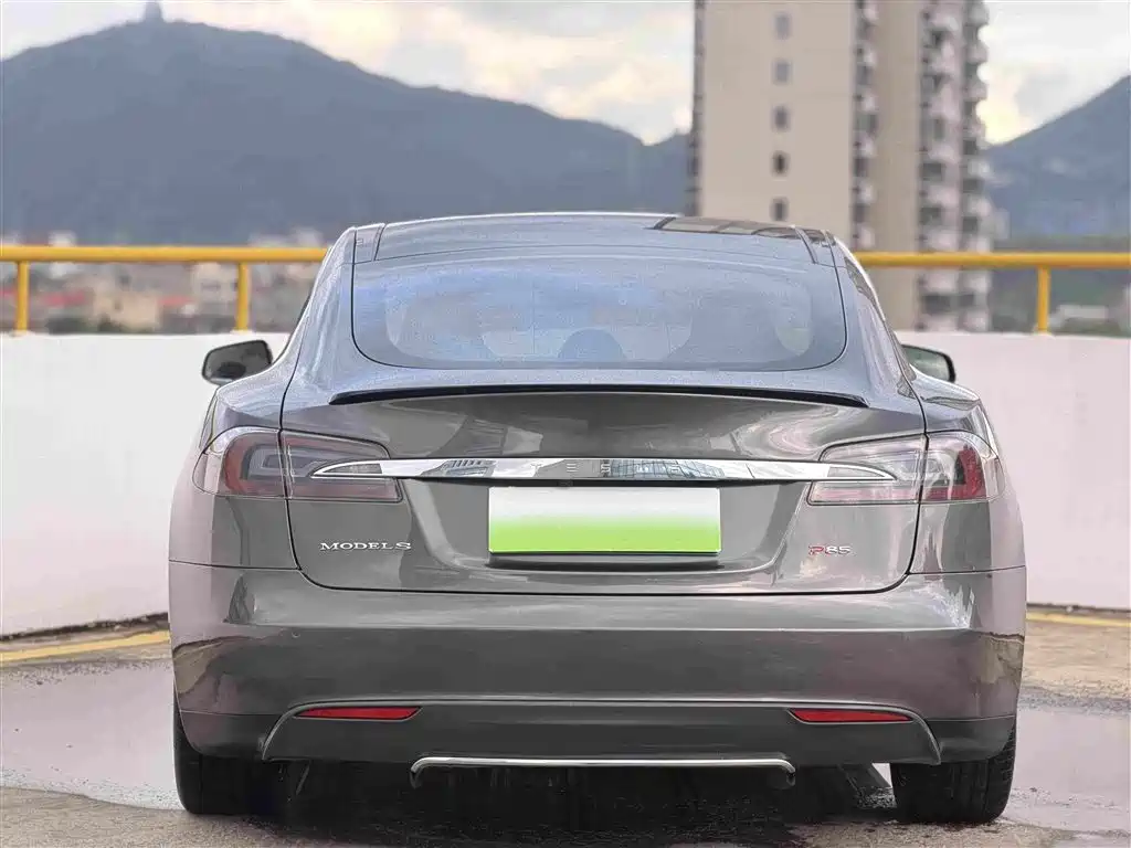 Tesla Model S — миниатюра 5