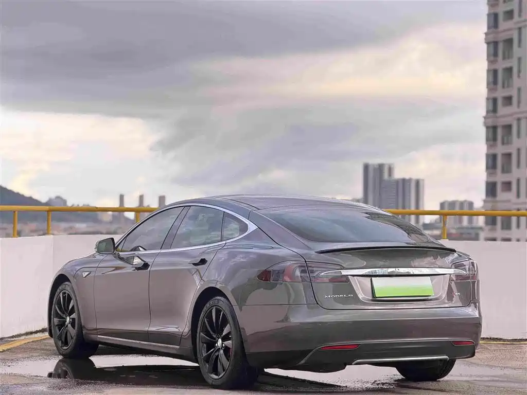 Tesla Model S — миниатюра 6