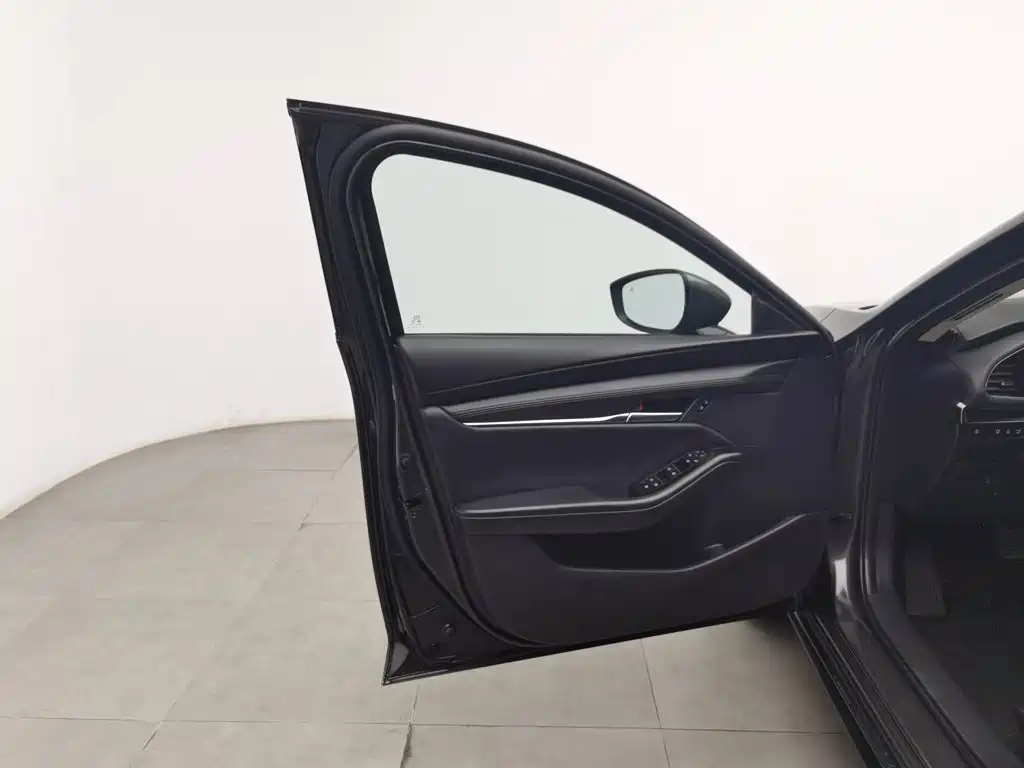 Mazda 3 Axela — миниатюра 8