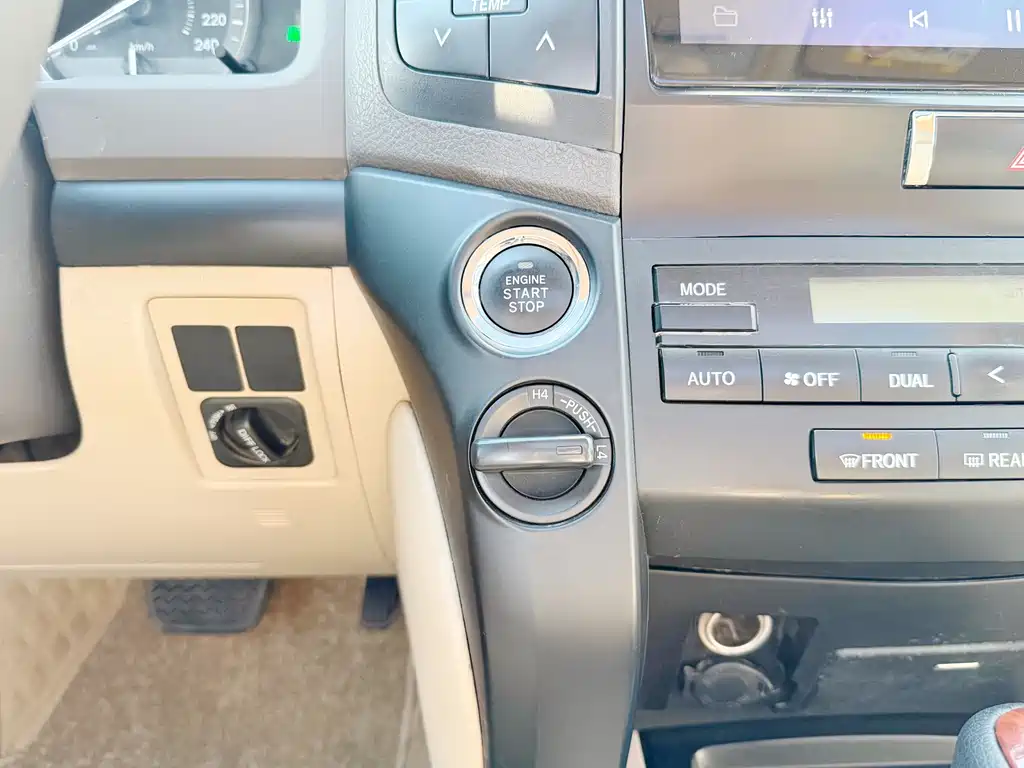 Toyota Land Cruiser 4.0L V6 Middle East Limited Edition, фото 7