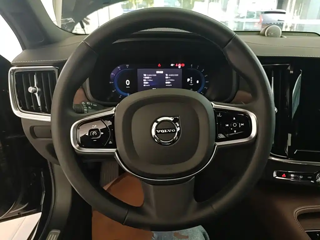 Volvo S90 — миниатюра 11