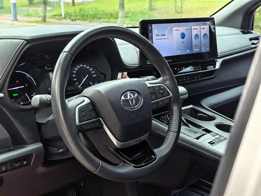 Toyota Sienna — миниатюра 15