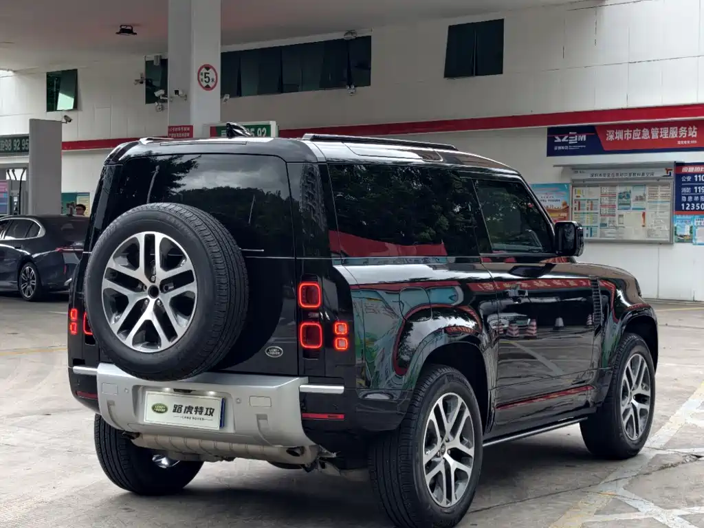 Land Rover Defender — миниатюра 10