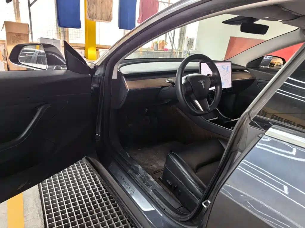 Tesla Model 3 — миниатюра 16
