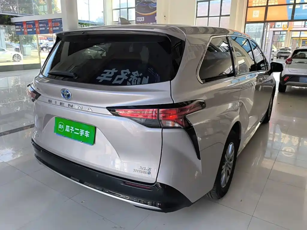 Toyota Sienna — миниатюра 7