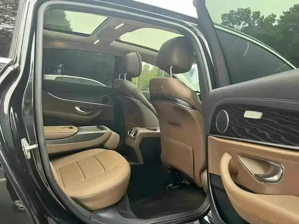 Mercedes-Benz E-Class — миниатюра 6