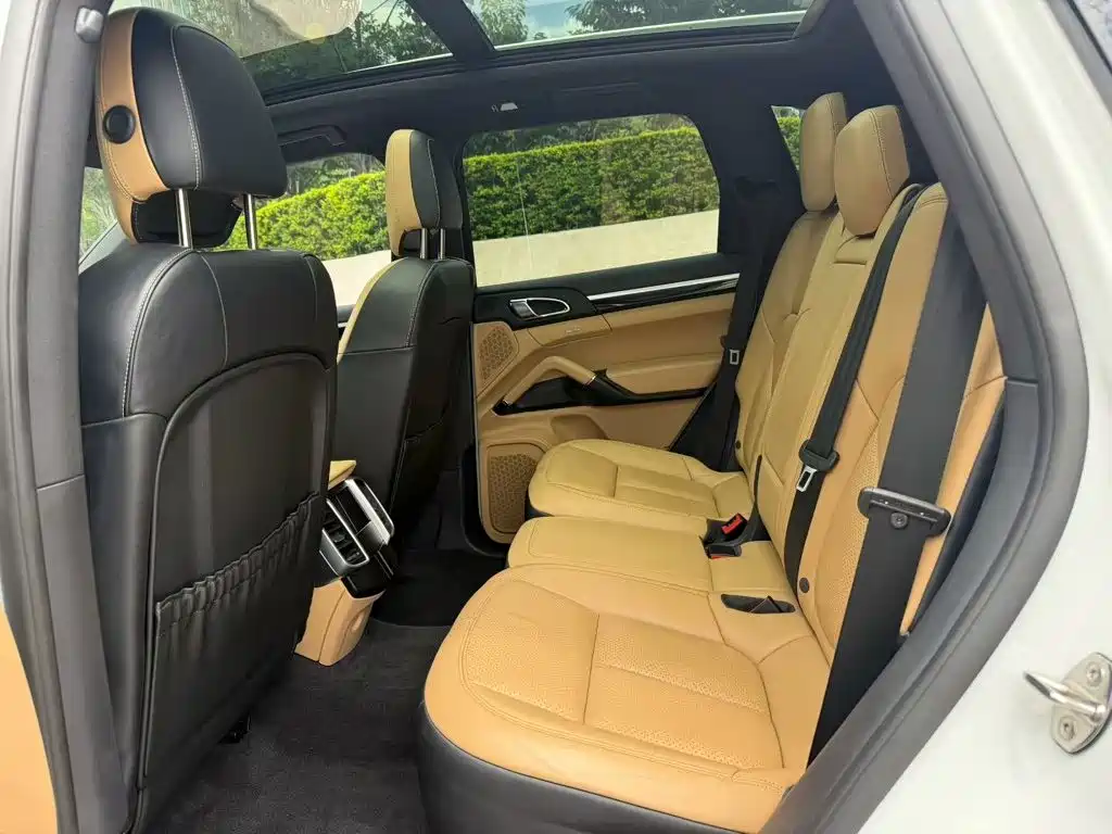 Porsche Cayenne — миниатюра 6