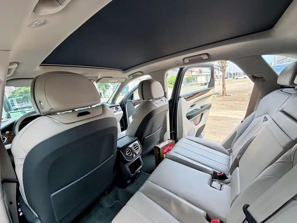 Bentley Bentayga — миниатюра 14