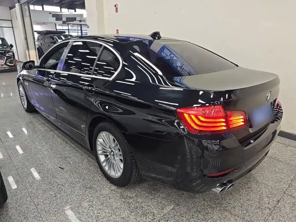 BMW 5 Series — миниатюра 5