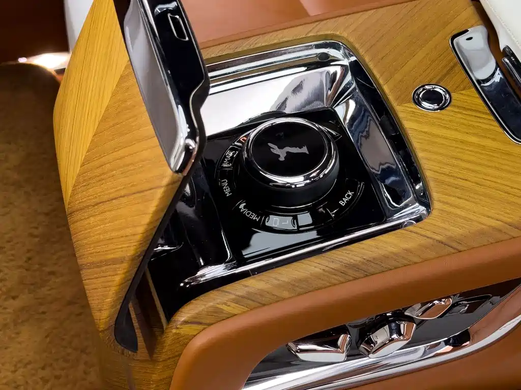 Rolls-Royce Cullinan — миниатюра 38