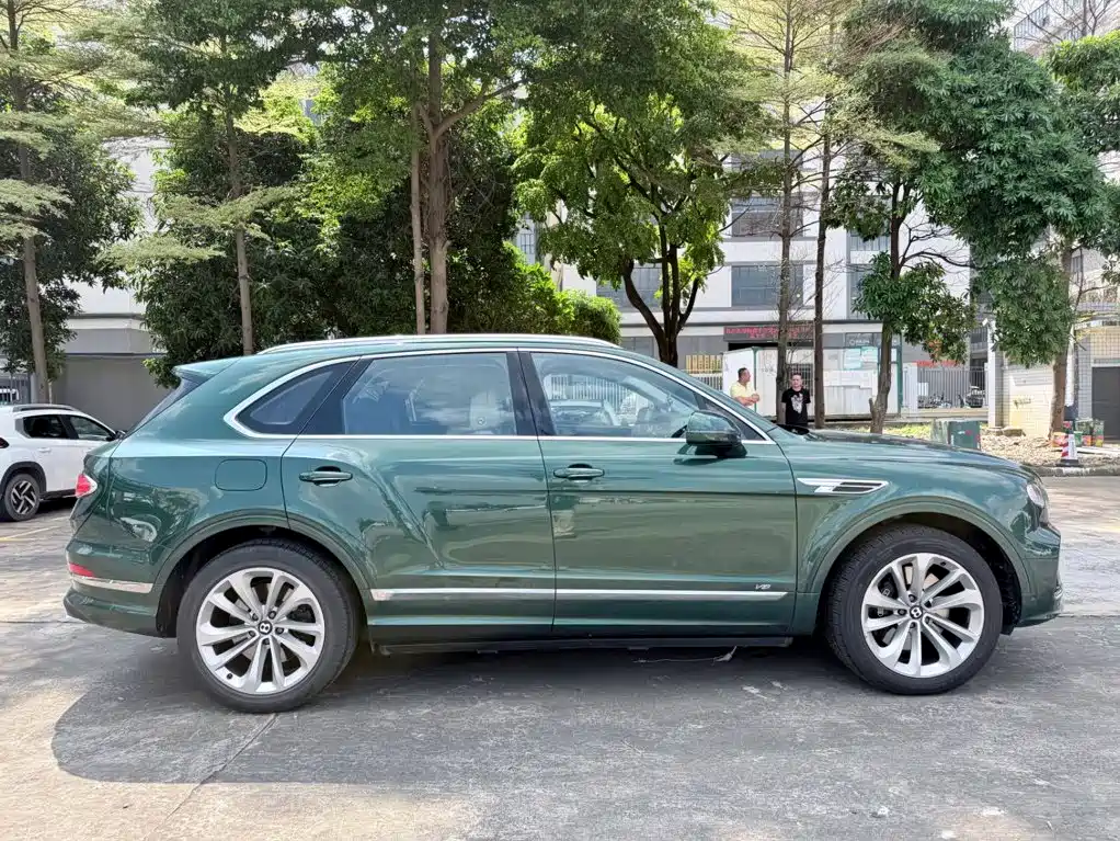 Bentley Bentayga — миниатюра 8