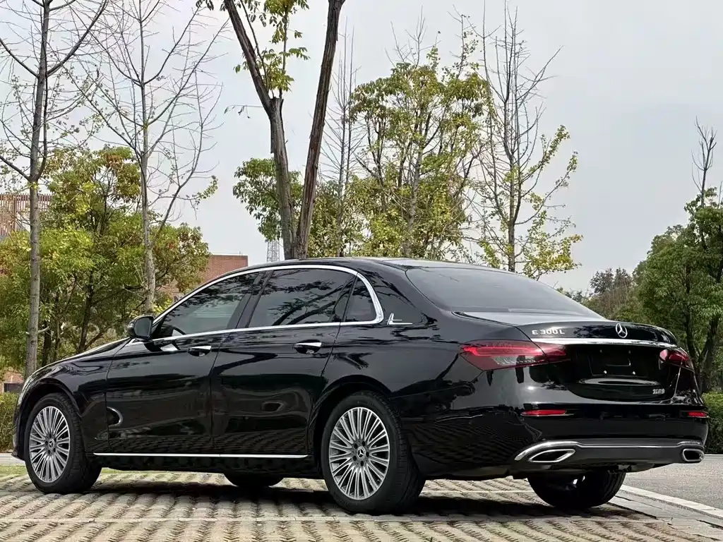 Mercedes-Benz E-Class — миниатюра 9