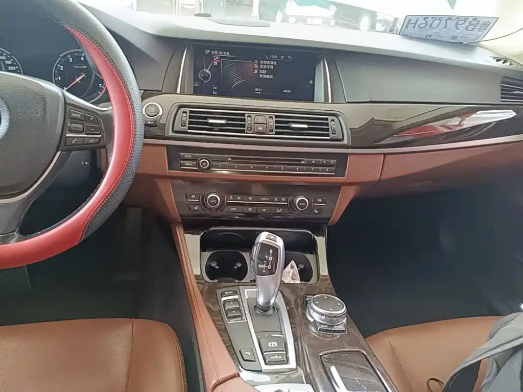 BMW 5 Series — миниатюра 13