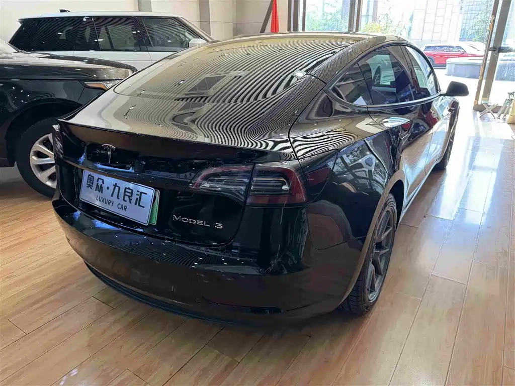 Tesla Model 3 — миниатюра 10