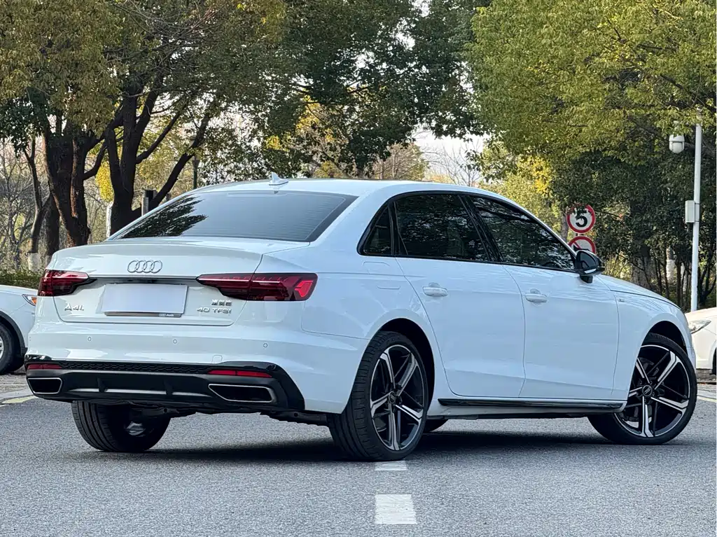 Audi A4L 2024 40 TFSI Luxury