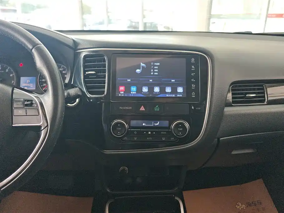 MITSUBISHI OUTLANDER